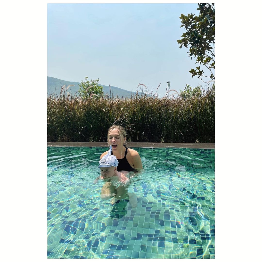 Василиса Фролова вперше показала фігуру в купальнику після пологів