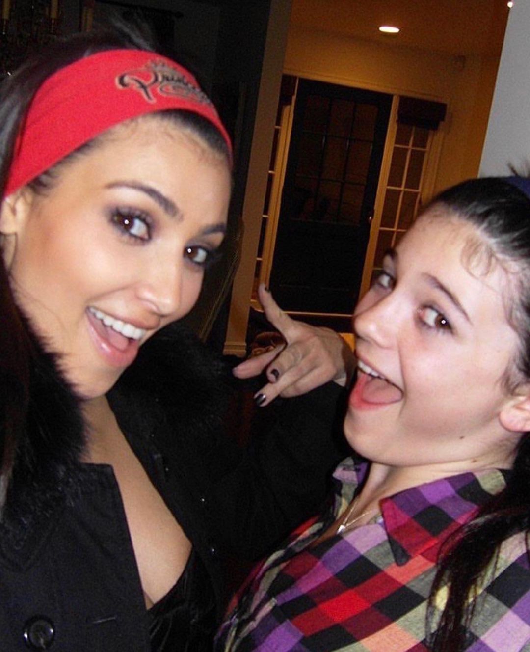 Гарячі сестрички: Кім Кардашьян поділилася відвертими фото з Кайлі Дженнер