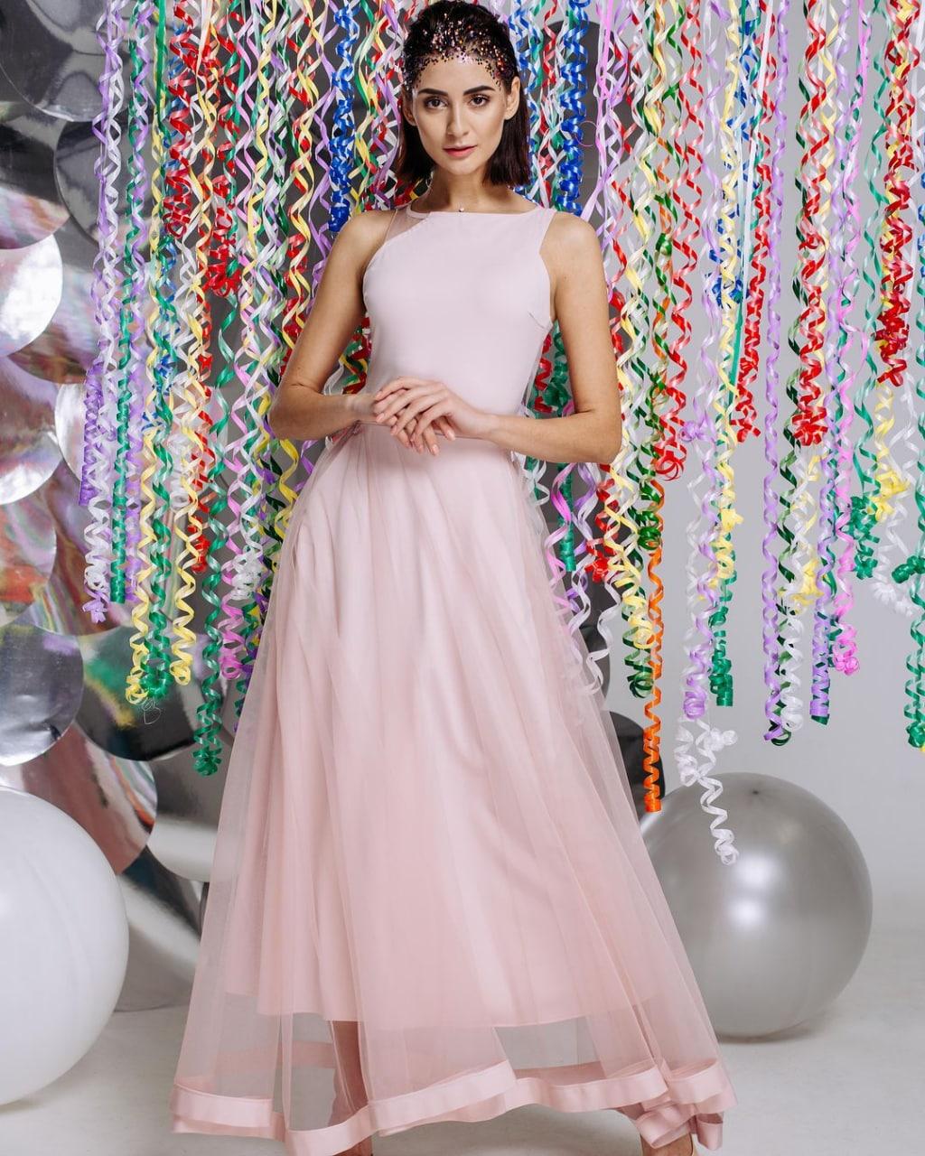 Відомий стиліст розповів, у чому зустрічати Новий рік 2021: підбираємо фасон і колір