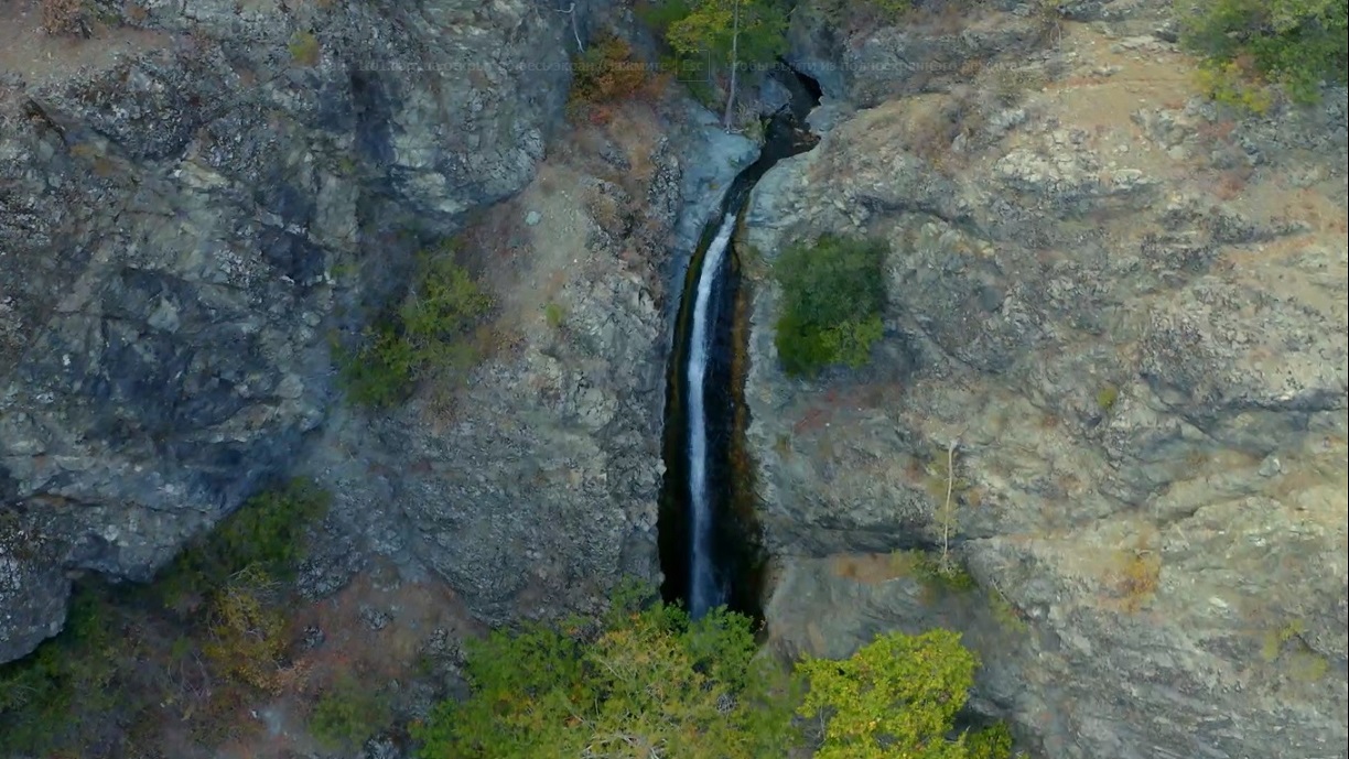 Эти впечатляющие места обязательно нужно посетить на Кипре: водопады, "белые горы" и Олимп