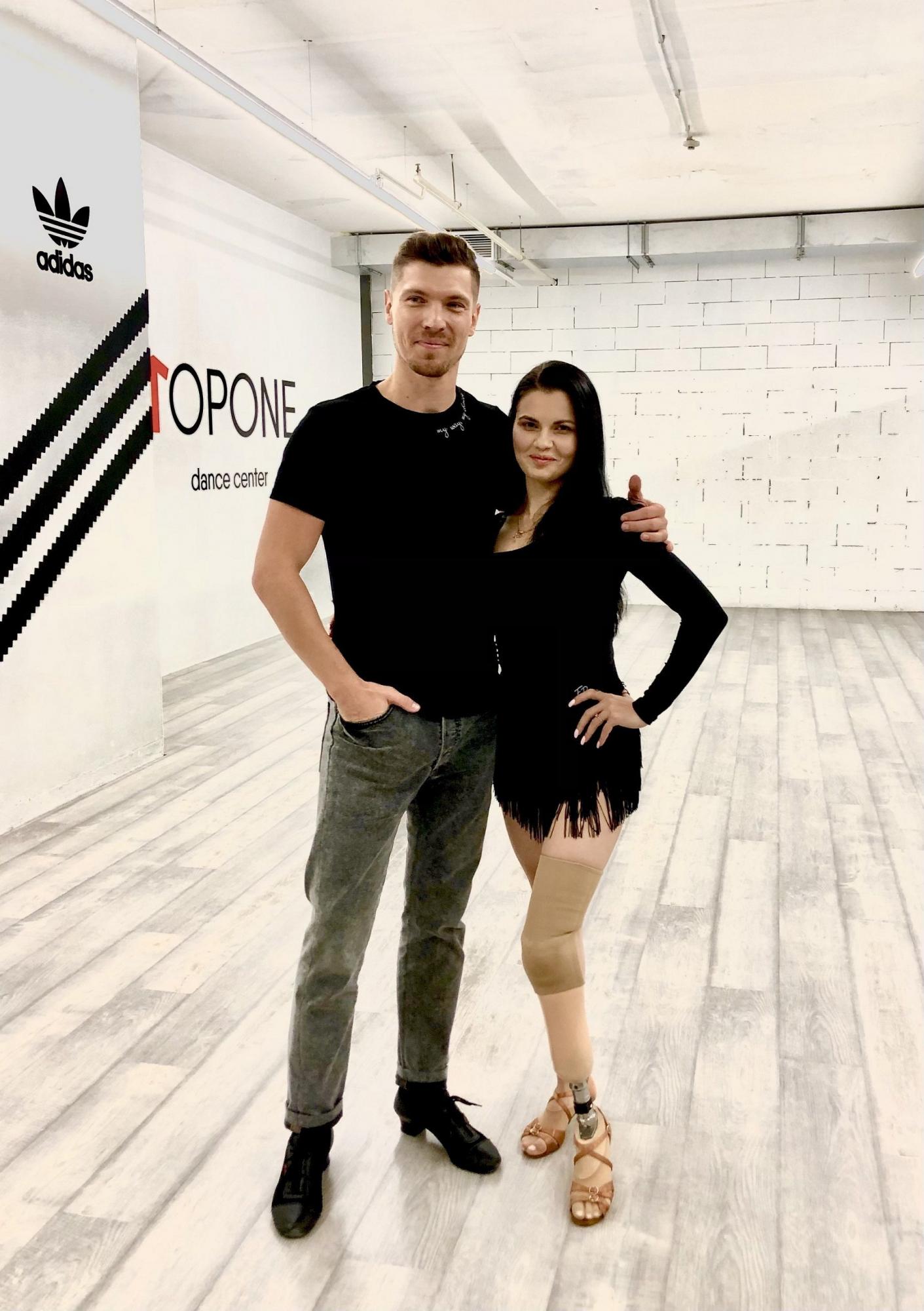 Танці з зірками 2020: учасники вперше покажуть своїх коханих