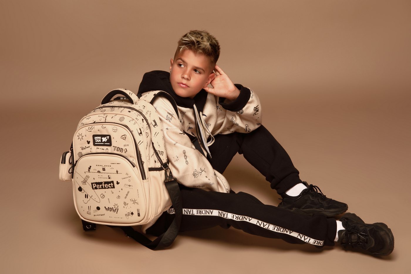 Кежуал и оверсайз: Андре Тан показал, как модно одеть ребенка в школу в 2021