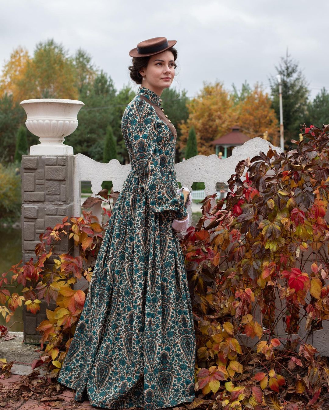 Українка кожен день ходила по вулицях в одязі минулих століть і прославилася