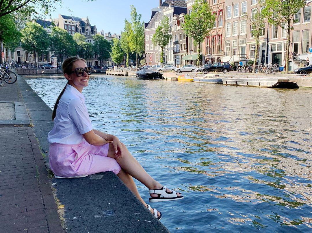 Літня істерика: Осадча вразила калейдоскопом нових фото з Амстердама