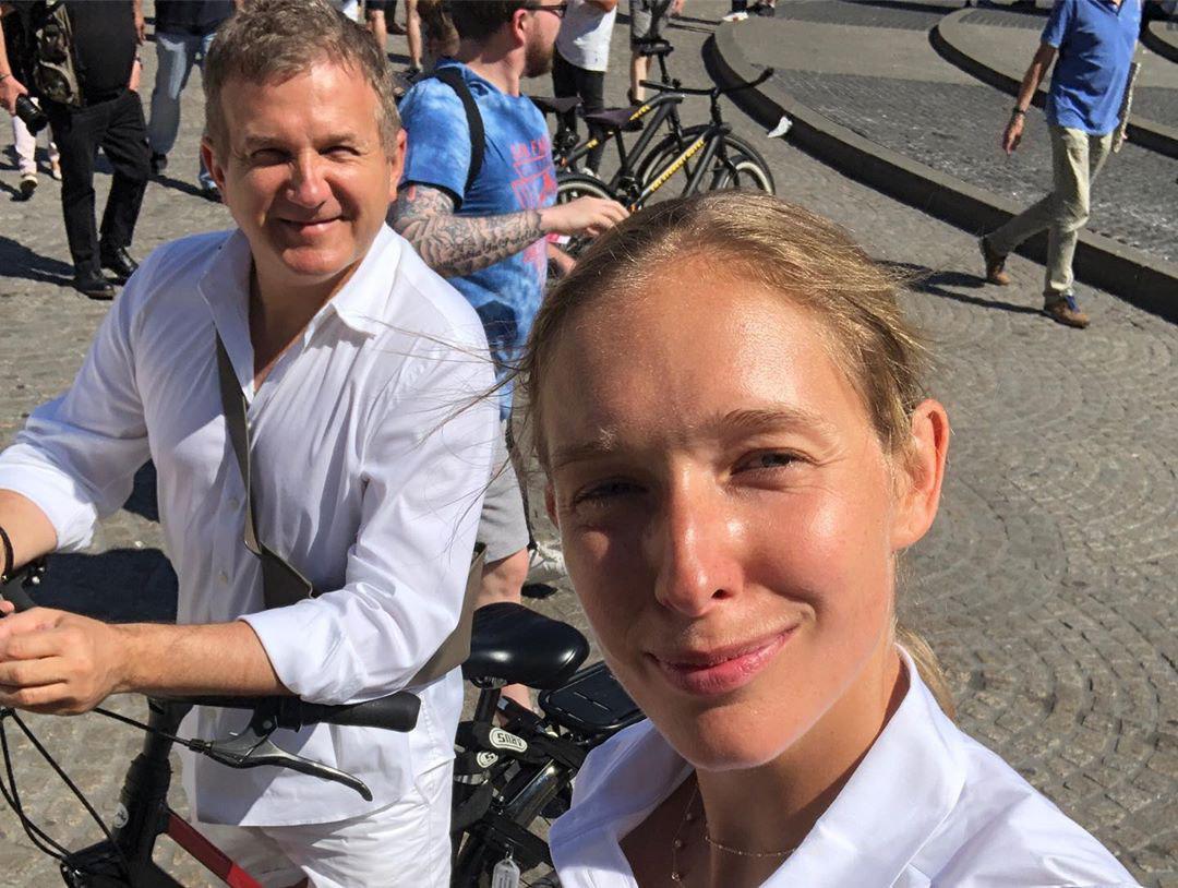 Літня істерика: Осадча вразила калейдоскопом нових фото з Амстердама