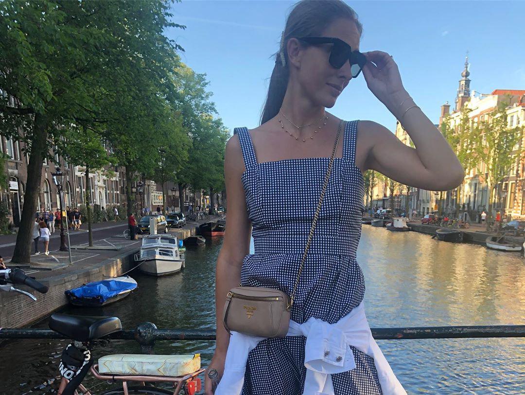 Літня істерика: Осадча вразила калейдоскопом нових фото з Амстердама