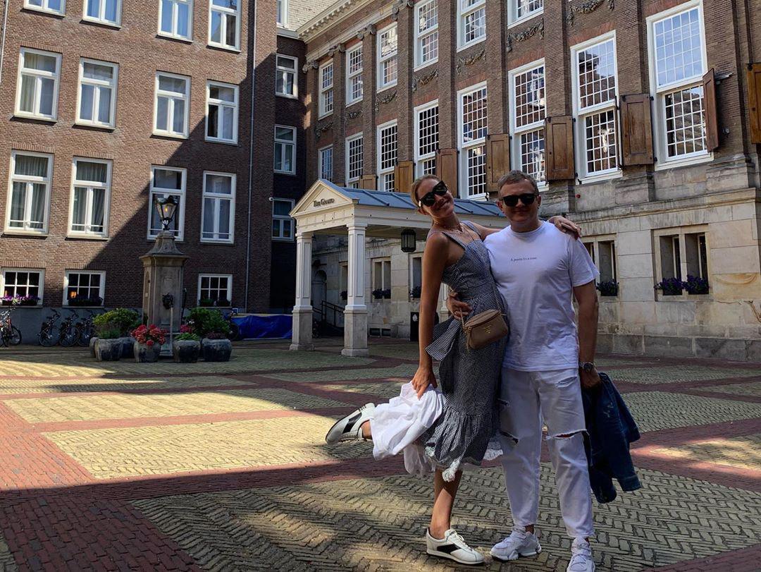 Літня істерика: Осадча вразила калейдоскопом нових фото з Амстердама