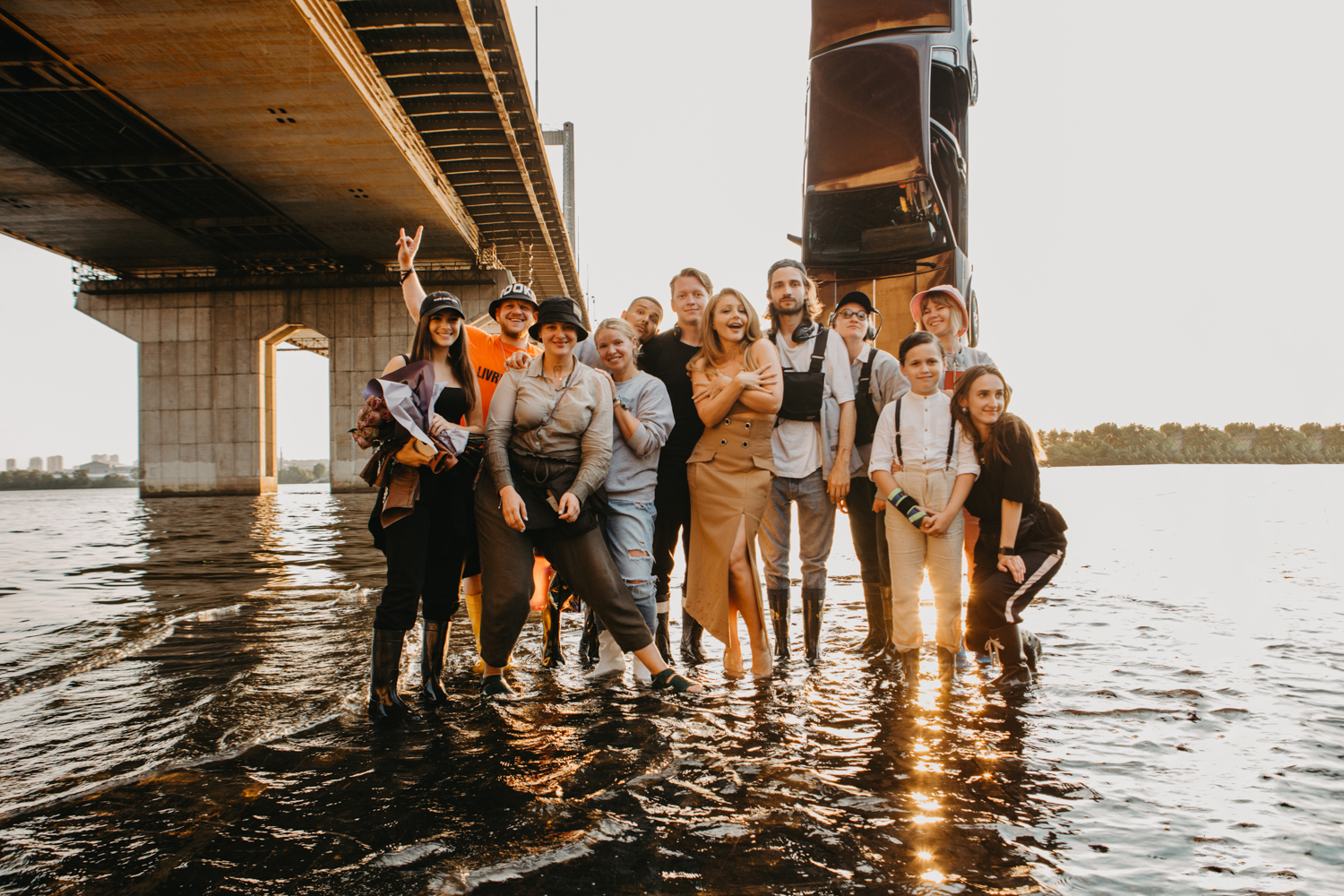 Тіна Кароль показала, як тонула, підривала, ходила по воді і палила готель у новому кліпі