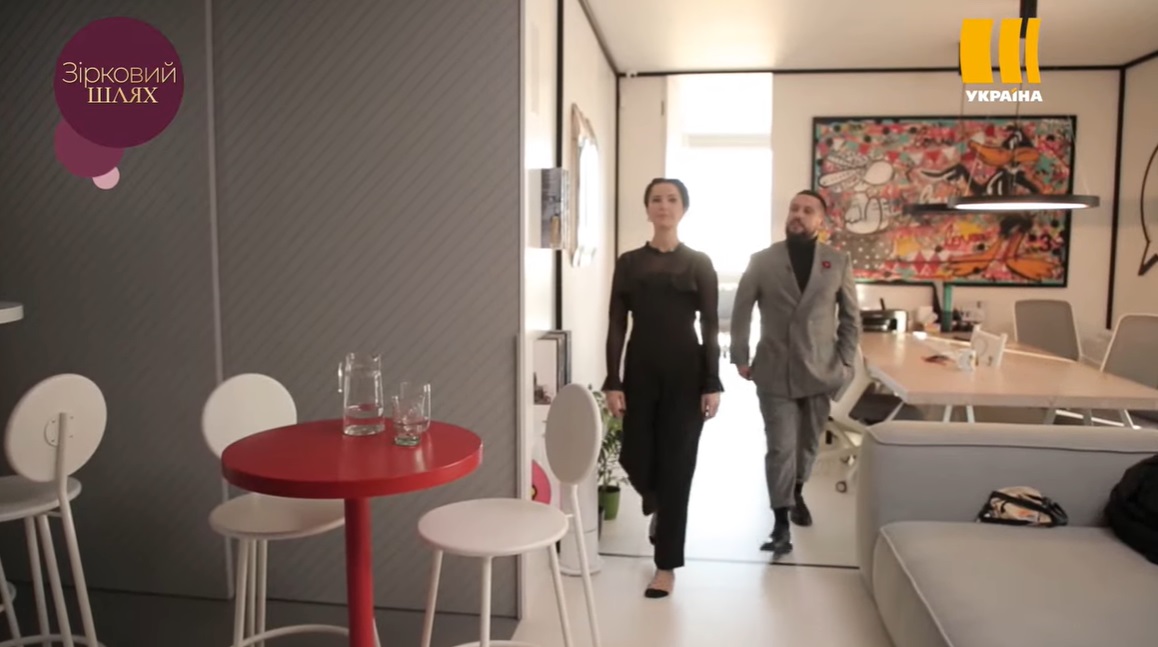 MONATIK показав свій "другий дім" в центрі Києва (відео)