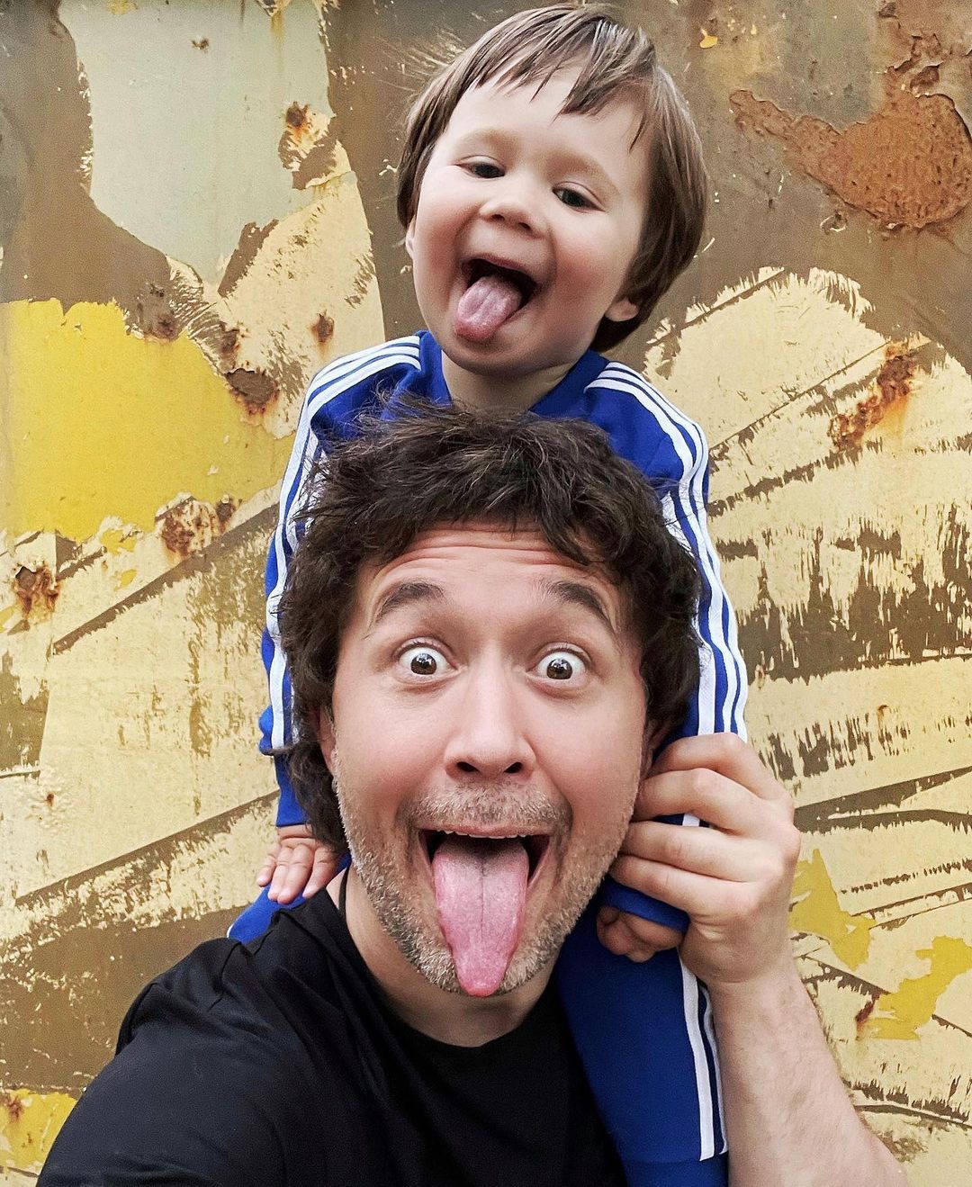 Как похож на папу! Бабкин впервые показал лицо младшего сыночка Елисея