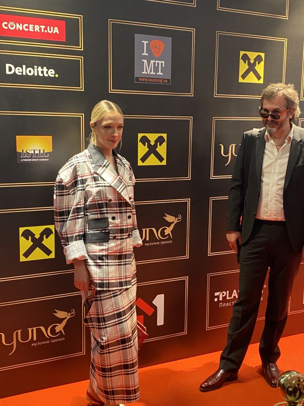 Василіса Фролова вперше вийшла в світ з батьком своєї дитини