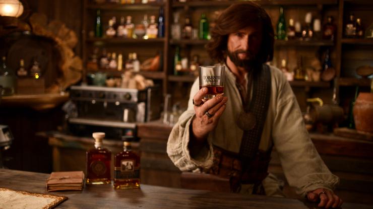 В сеть попали кадры со съемок нового рекламного ролика коньяка "Довбуш Карпатський"