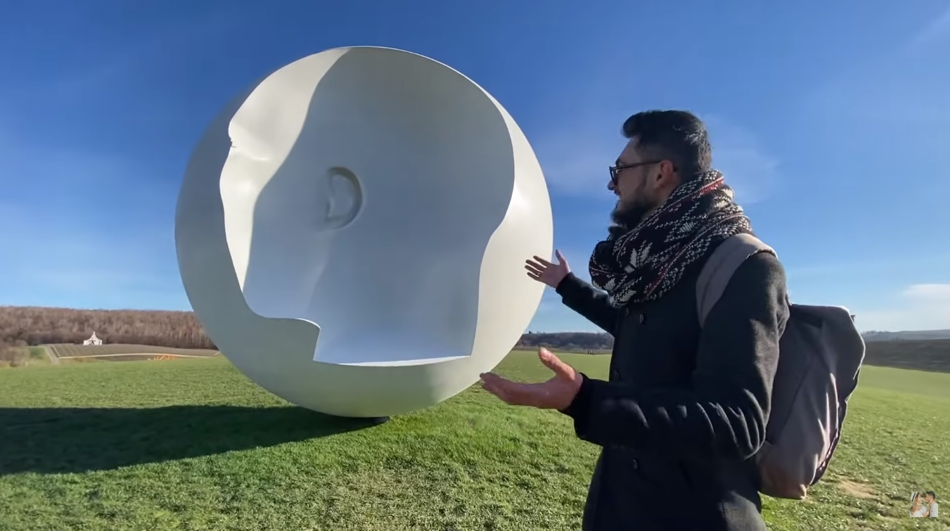 Парк майбутнього під Львовом: як побачити скульптури з натяком на тисячу років вперед