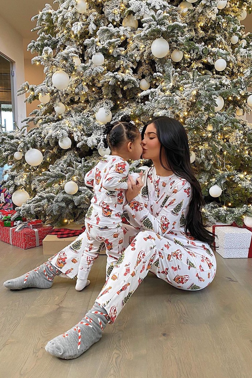 Занадто мило: топ-7 однакових образів Кайлі Дженнер і її дочки, які підірвали мережу