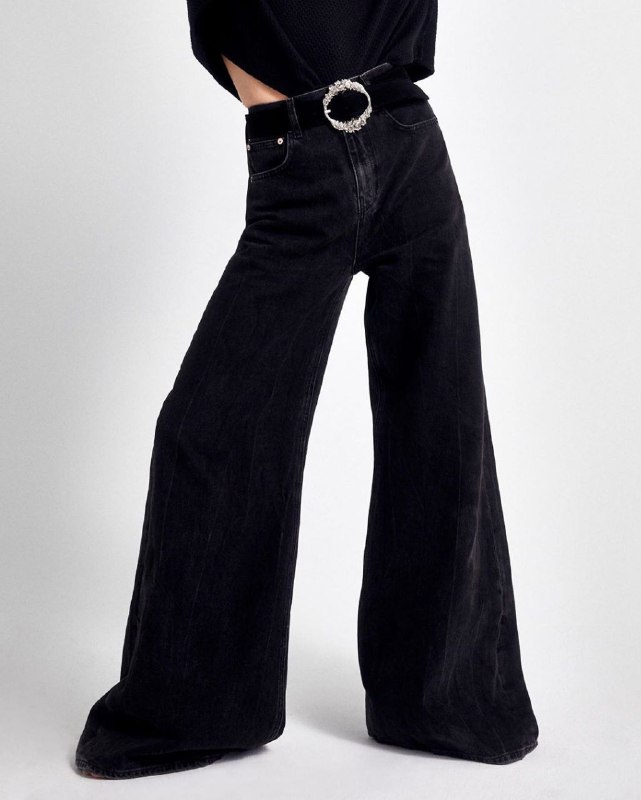 Галстуки, латекс и прозрачная обувь: тренды осени 2020 для самых смелых модниц