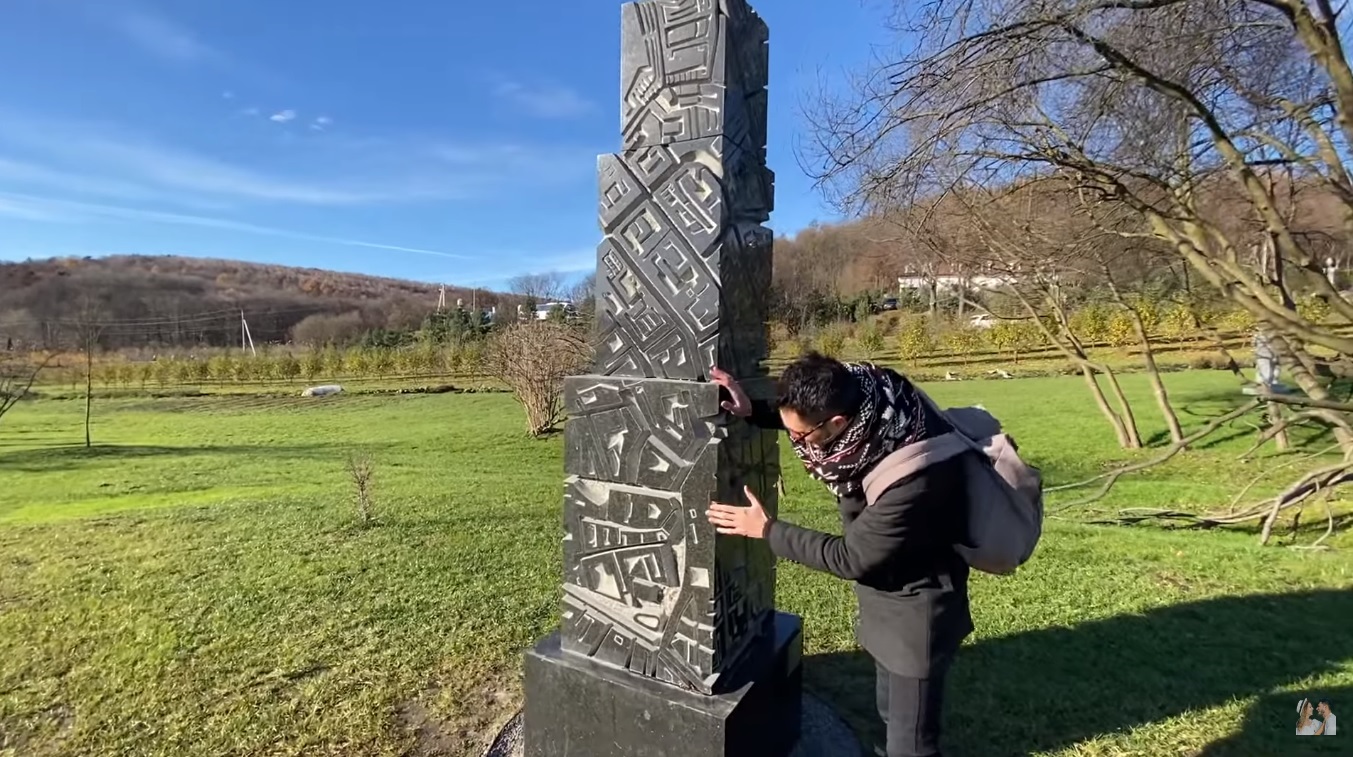 Парк майбутнього під Львовом: як побачити скульптури з натяком на тисячу років вперед