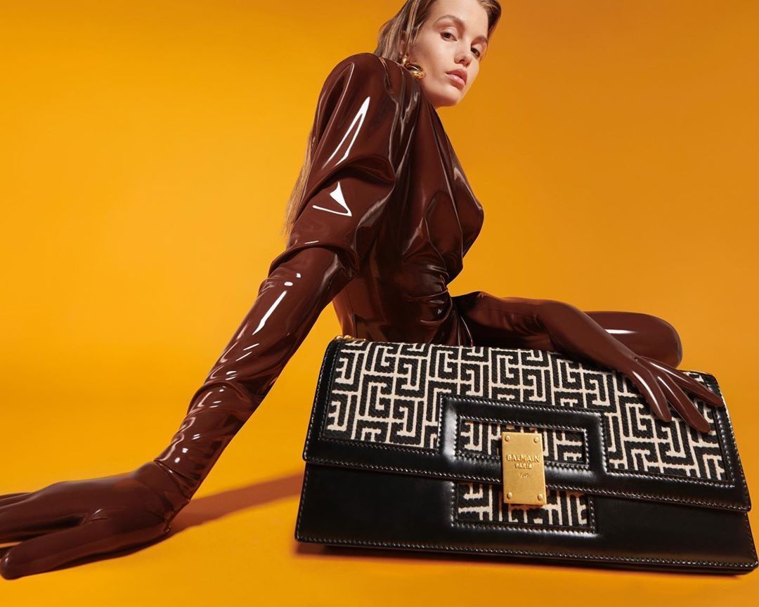 Галстуки, латекс и прозрачная обувь: тренды осени 2020 для самых смелых модниц