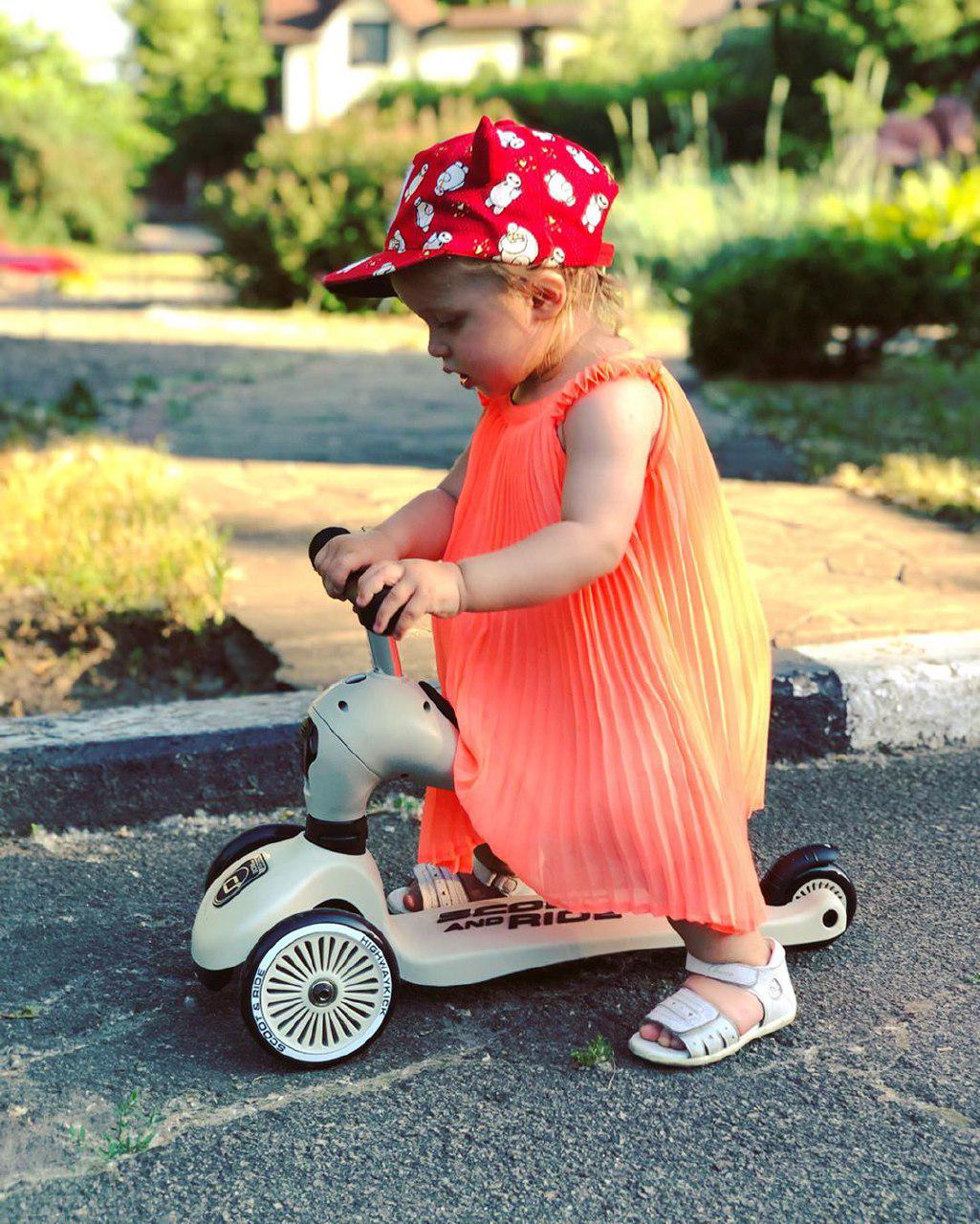 Юная наездница: Лилия Ребрик очаровала сеть фото годовалой дочки