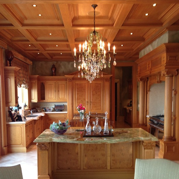 Меган Маркл і принц Гаррі сидять на карантині в розкішному особняку: фото зсередини