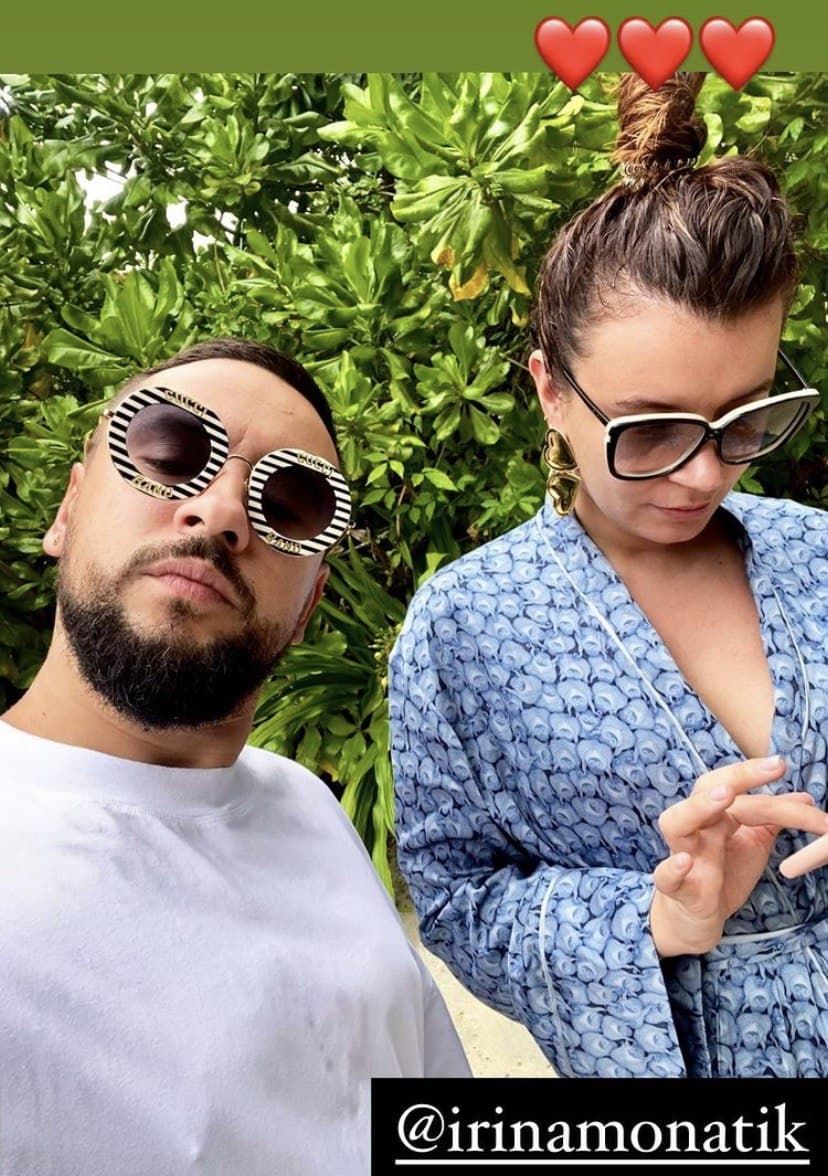 MONATIK с женой и детьми встретил Рождество под пальмами: самый счастливый человек