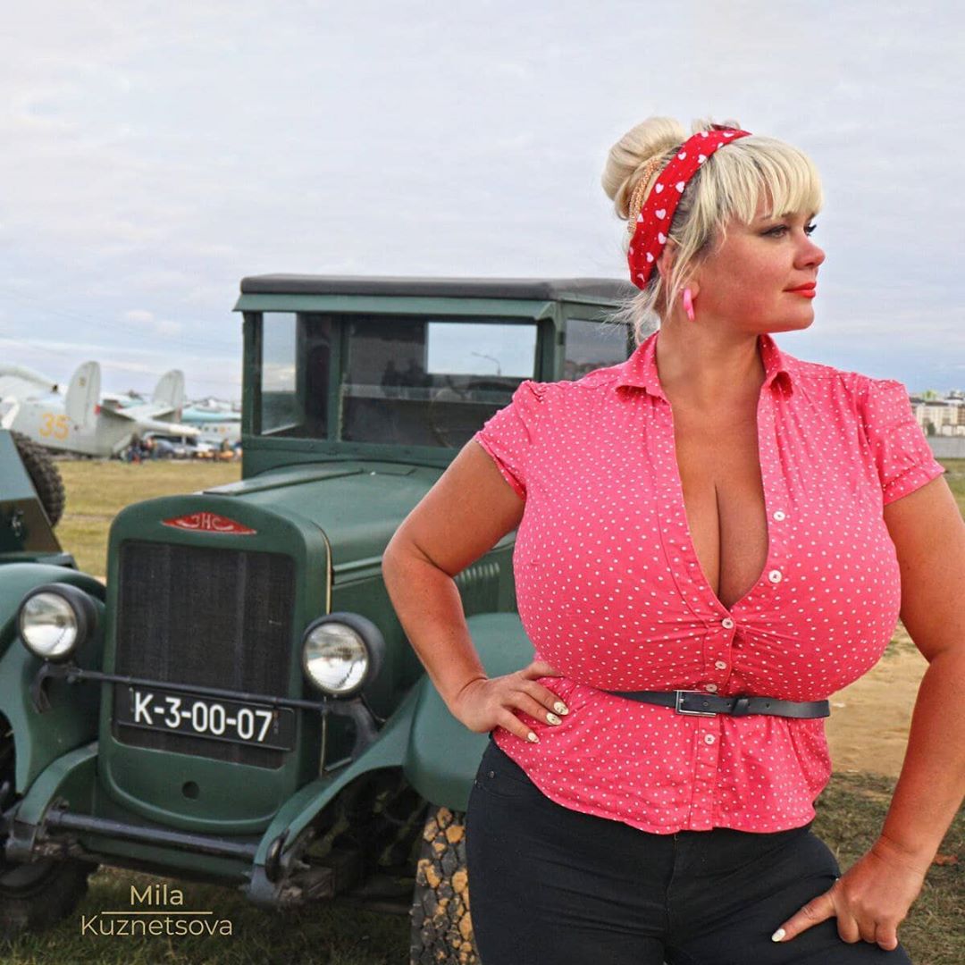 Украинка с 13-м размером груди заткнула хейтеров (видео)