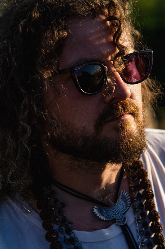 Очень важная работа: Саша Чемеров выпустил долгожданную песню, которая пронизывает душу