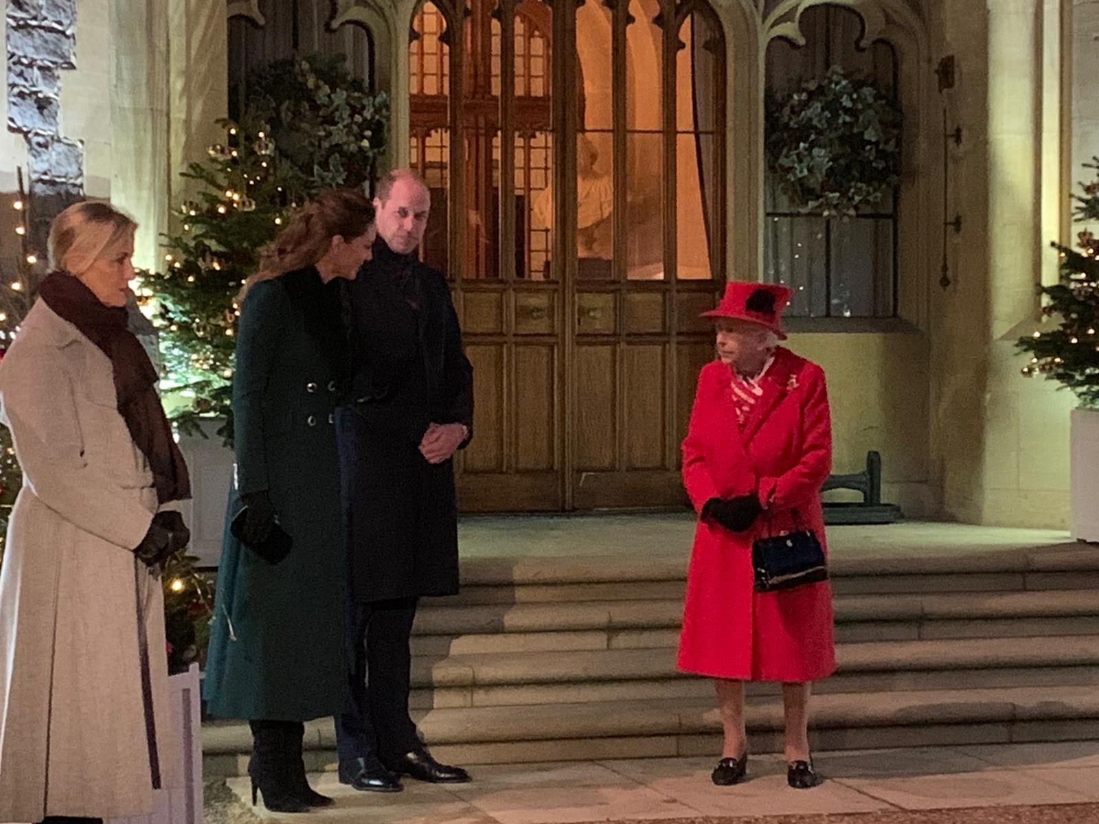 Єлизавета II вперше за дев'ять місяців вийшла на публіку з членами королівської сім'ї