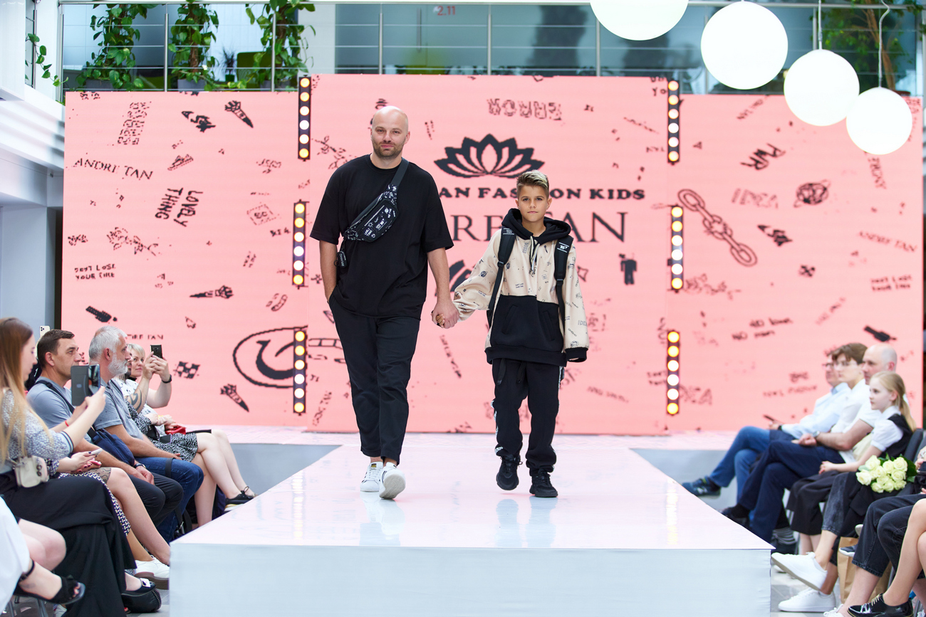 Без поні і стразів: Андре Тан показав найстильніші рюкзаки для підлітків