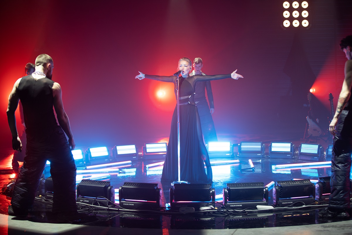 Зводить з розуму "Красиво": Тіна Кароль презентувала сольний live-концерт (відео)