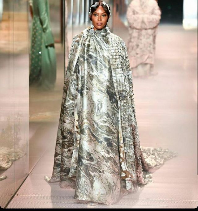 Королева подіуму: 50-річна Наомі Кемпбелл підкорила Париж нев'янучою красою