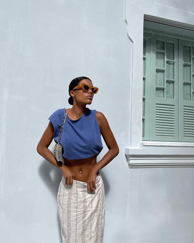 Тіна Кунакі в прозорій сукні з хижим принтом захопила витонченою фігурою