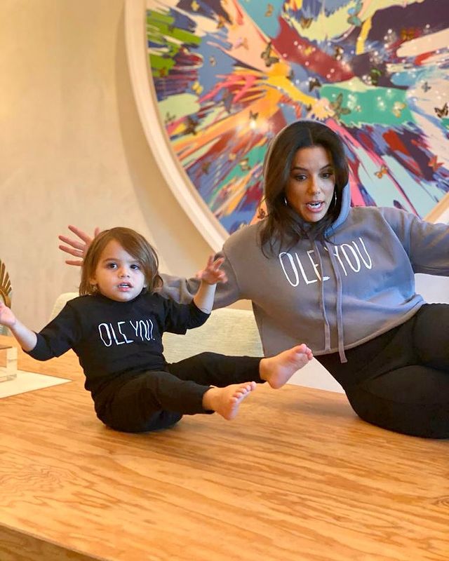 Стоит повторить: Ева Лонгория позирует в стильном образе и с самой модной укладкой