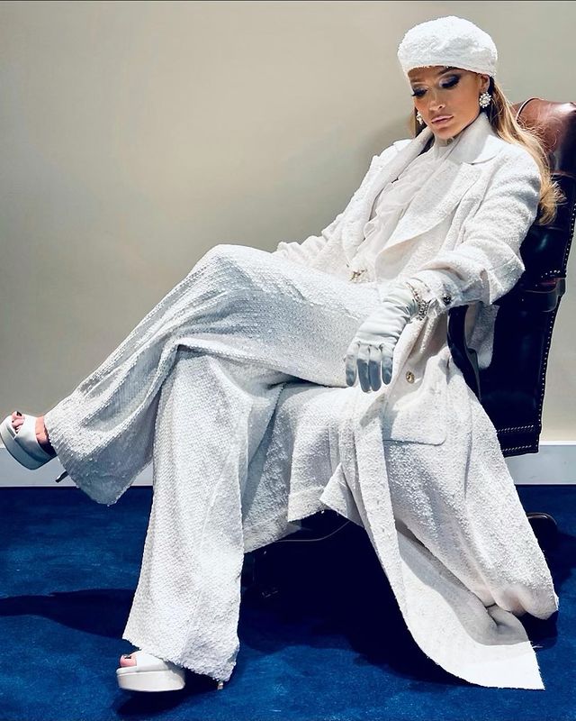 51-річна Дженніфер Лопес вразила розкішним зовнішнім виглядом і молодістю на фото крупним планом