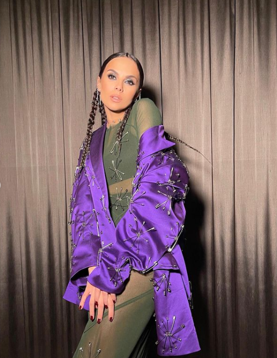 Дерзкая Настя Каменских в полупрозрачном наряде восхитила фанатов (фото)