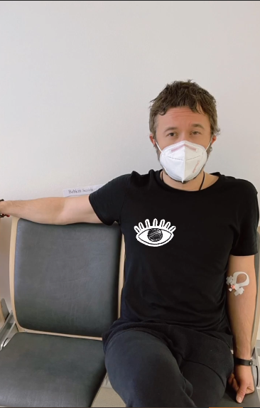 Сергей Бабкин показал, как выглядит после второй операции на глазах: он летит домой