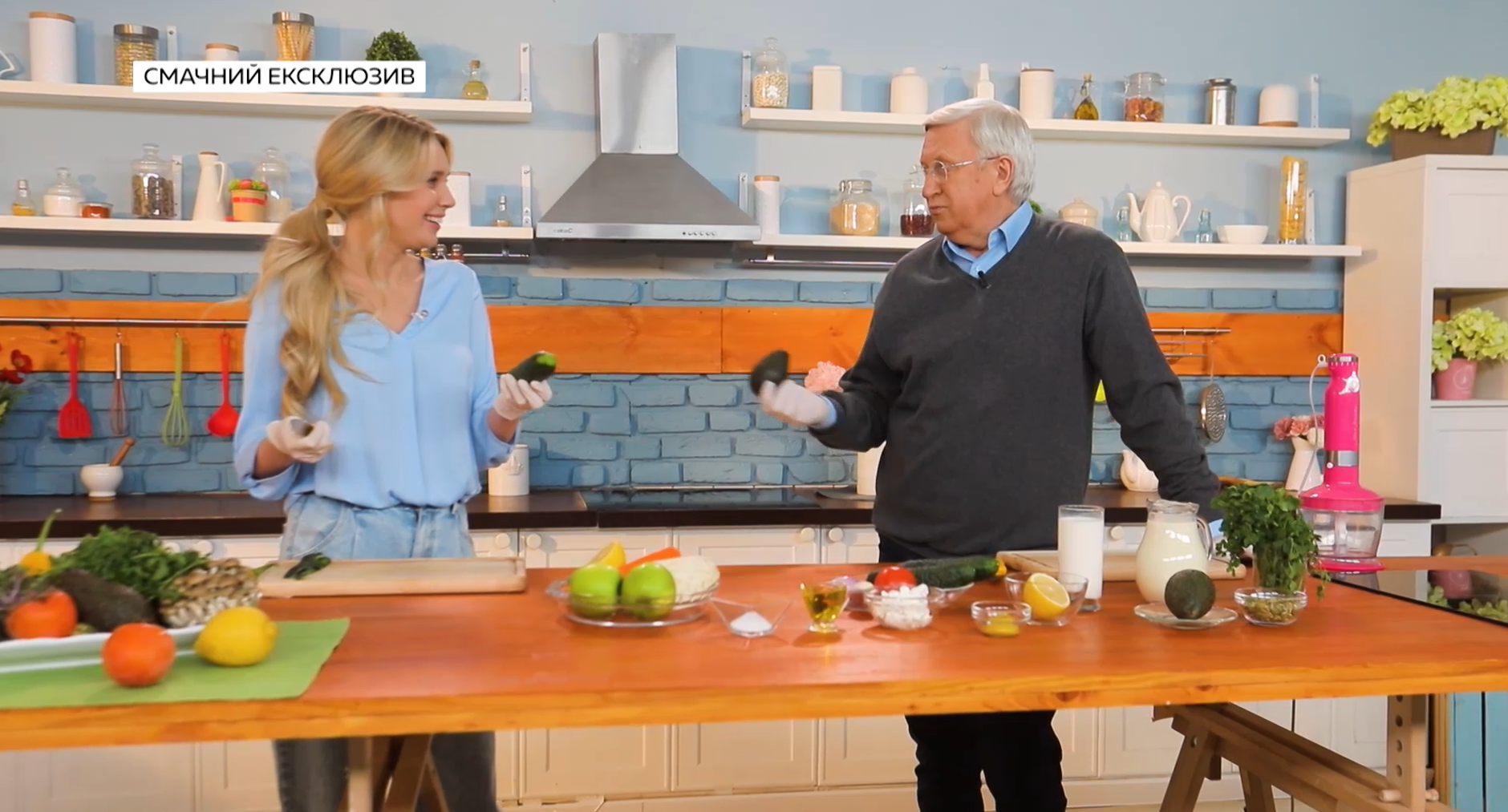 Рецепт дня: суп из авокадо и витаминный салат от звездного украинского актера