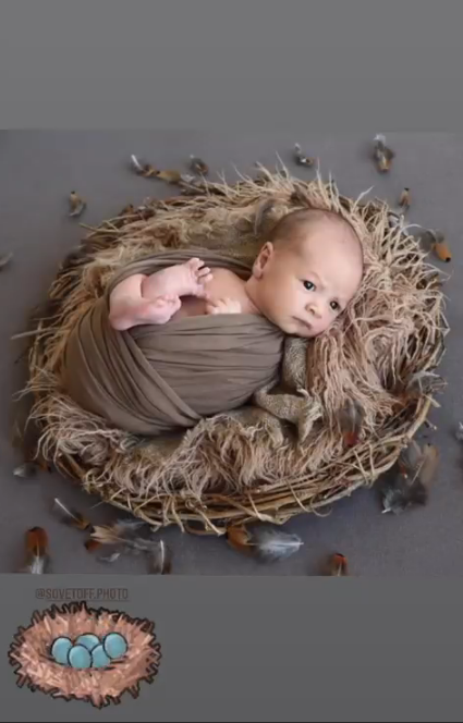 Глаз не отвести: Василиса Фролова умилила сеть праздничным фото крошки сыночка