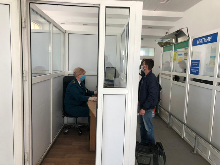 &quot;Шегини&quot; открылись: пункт пропуска работает по новым правилам (фото)