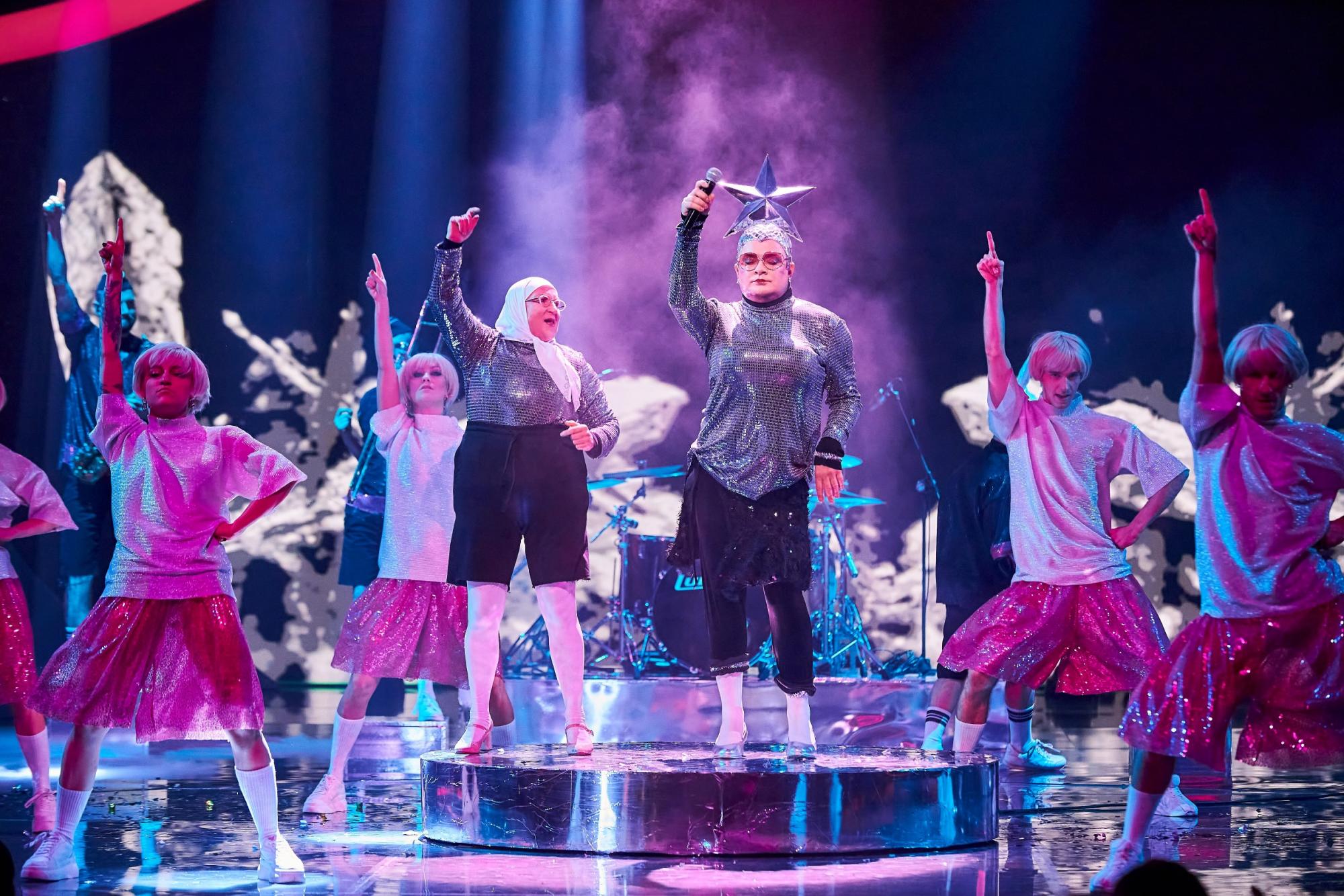 Принц Гаррі возз'єднався з сім'єю, Данилко розповів про проблеми зі здоров'ям: топ гучних новин тижня