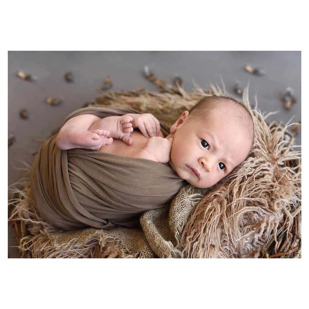 Глаз не отвести: Василиса Фролова умилила сеть праздничным фото крошки сыночка