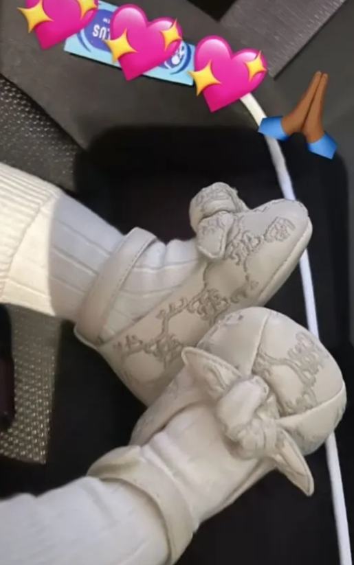 Вся в маму! Наоми Кэмпбелл показала фото с новорожденной дочерью