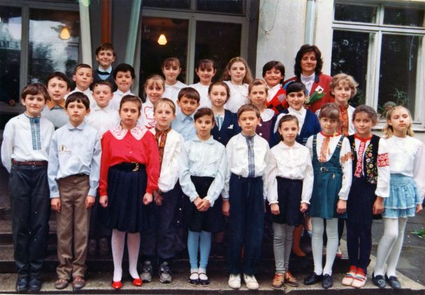 В Україні обирають найкращих вчителів: телезірки розповіли про своїх шкільних героїв