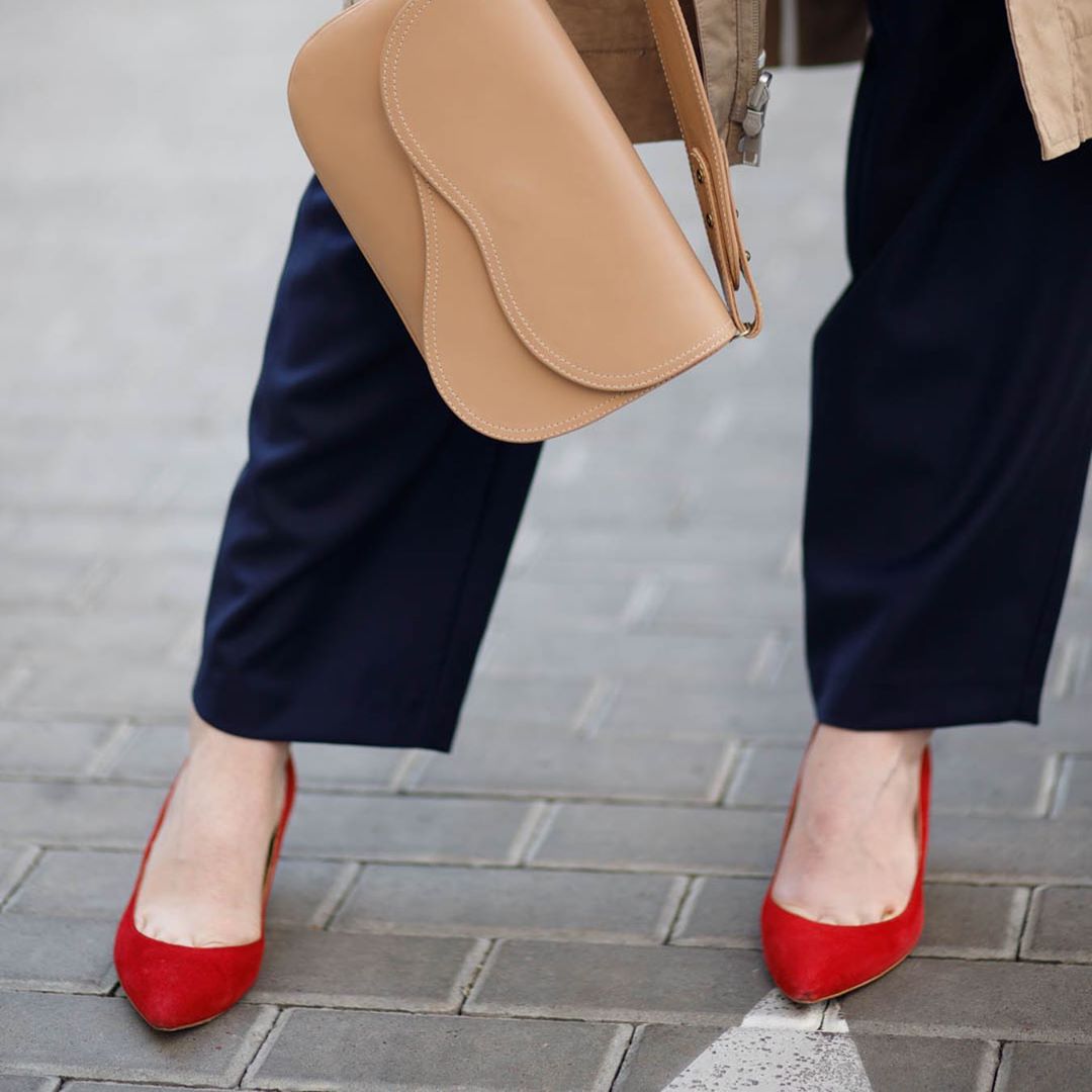 Яскраво, незвично, сміливо: стиліст розповіла, які деталі з "Емілі в Парижі" точно варто повторити