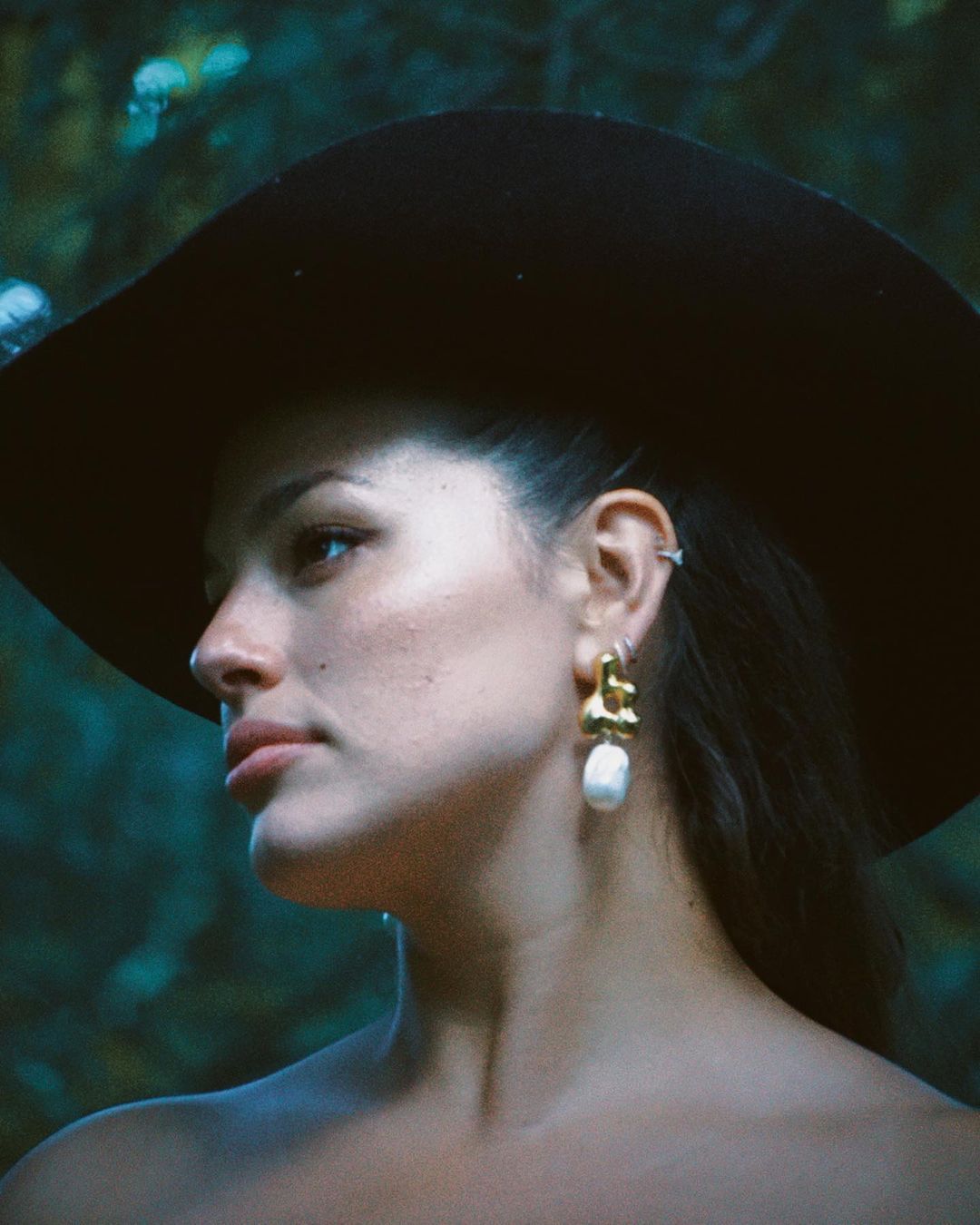 Гаряча матуся: вагітна Ешлі Грем знялася в провокаційній фотосесії