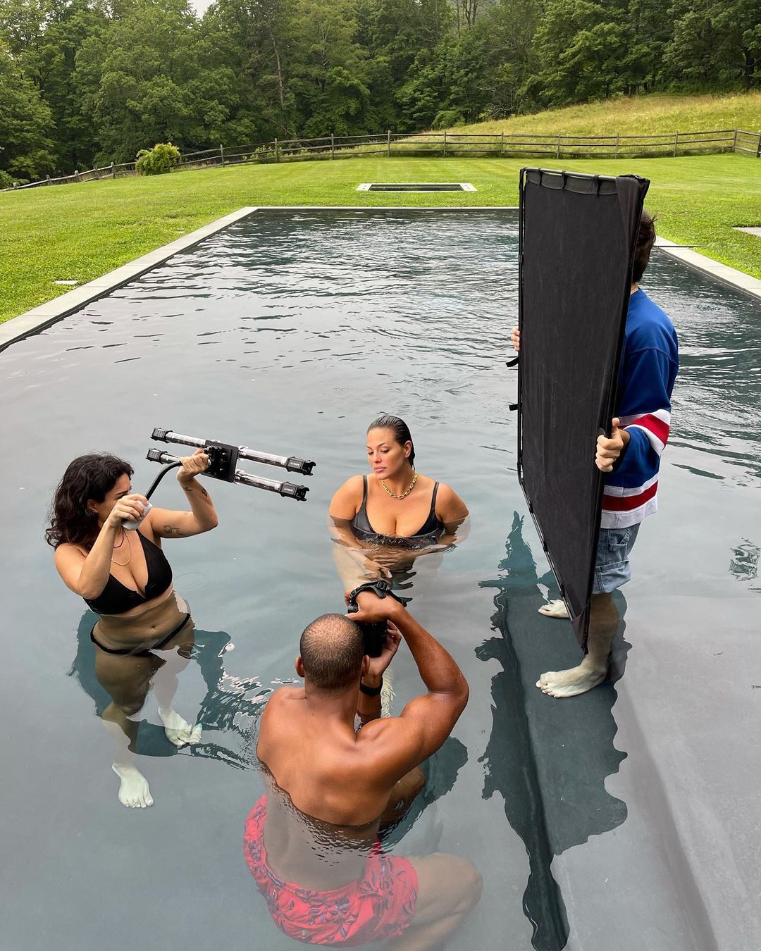 Горячая мамочка: беременная Эшли Грэм снялась полностью обнаженной