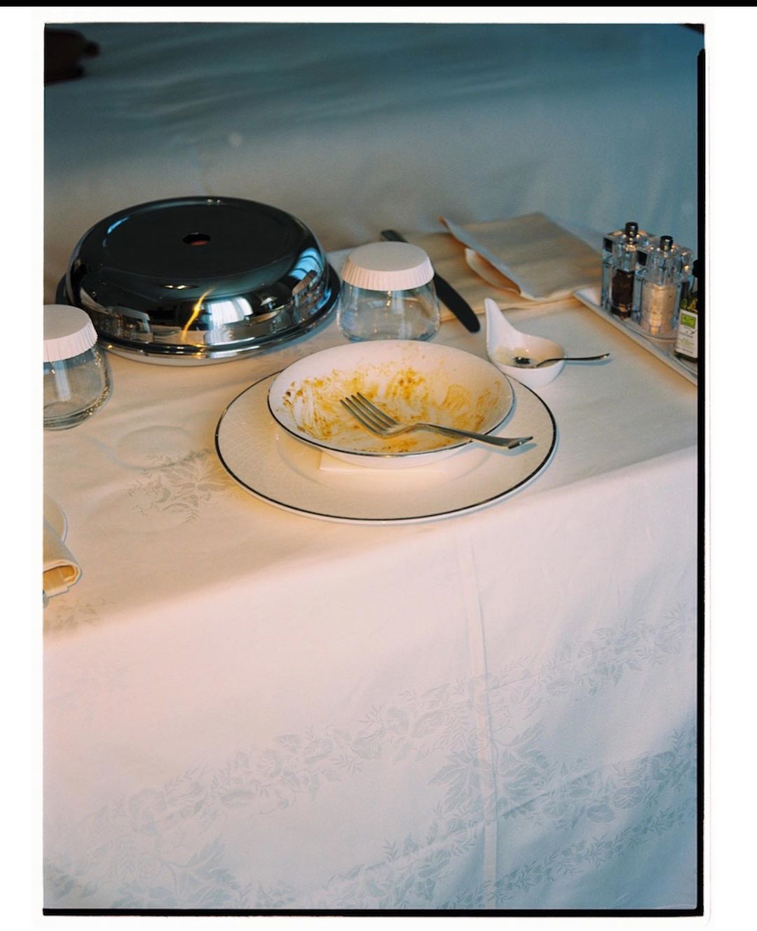 Целлюлит красоте не помеха: Эшли Грэм в бикини доказала, что выглядит роскошно даже дома