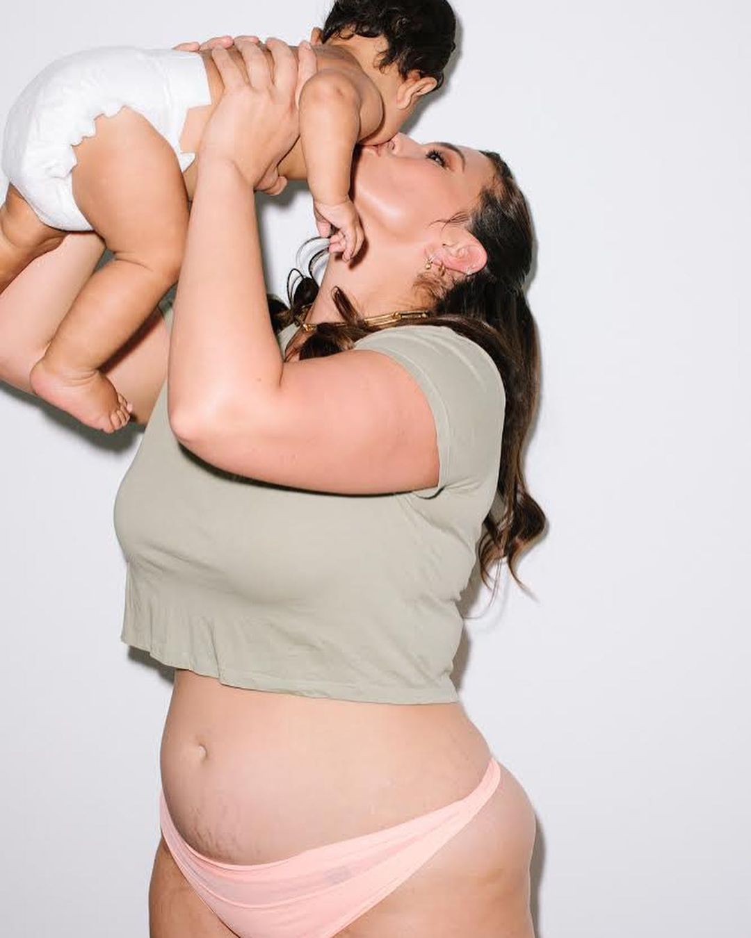 Смелая мамочка: Эшли Грэм взорвала сеть новым откровенным фото