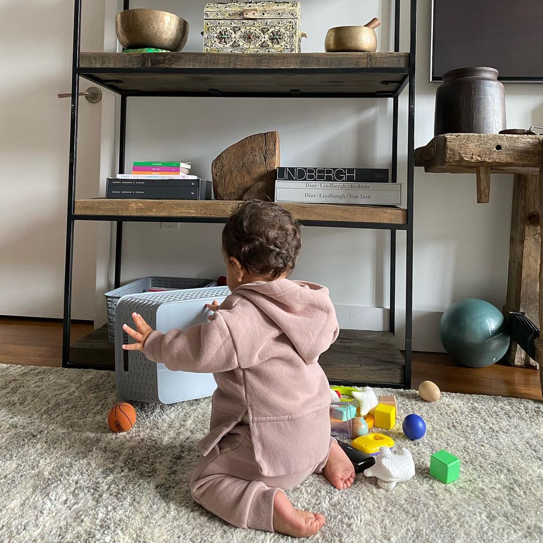 Мамин модник: Ешлі Грем розчулила мережу фото крихітки-сина в стильному вбранні