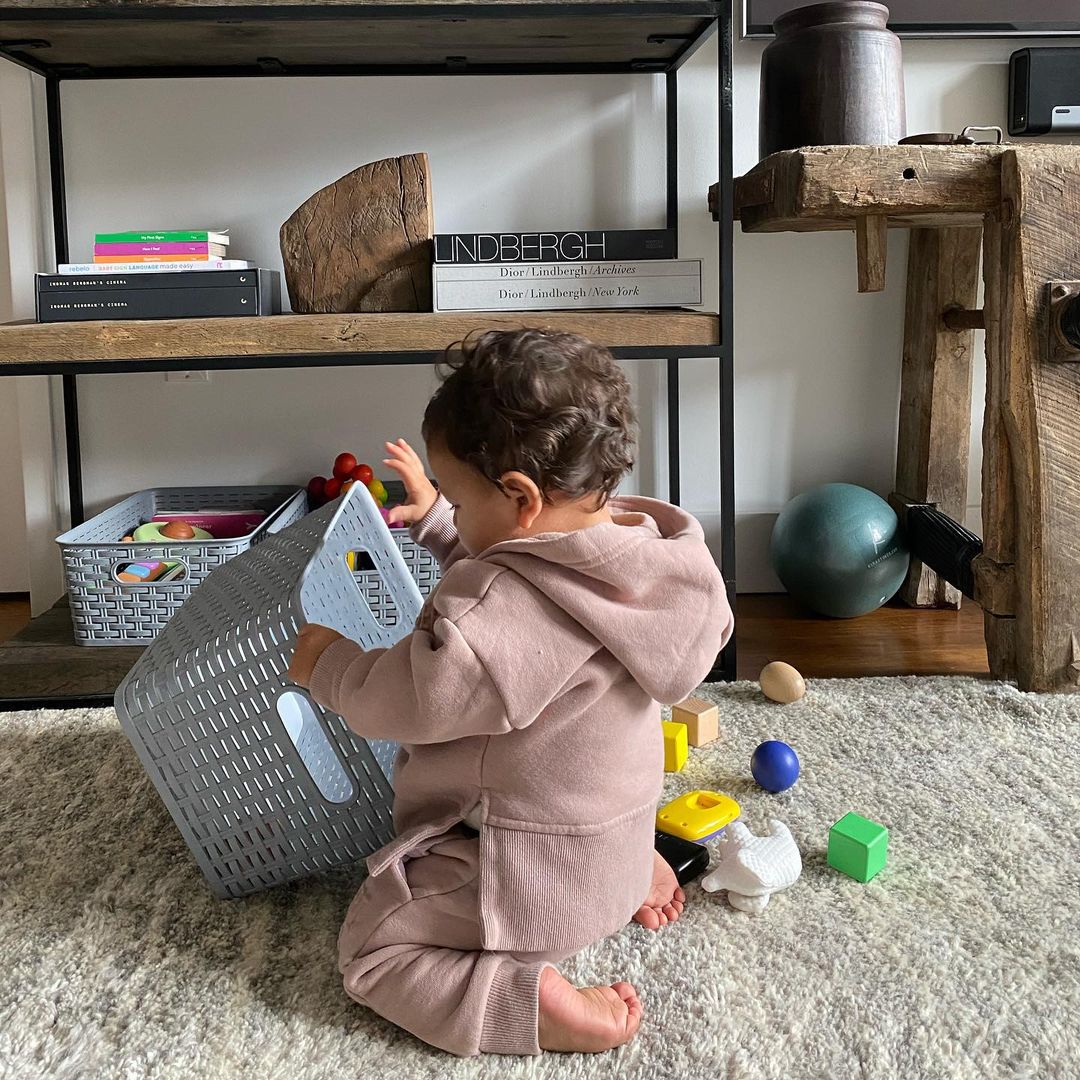 Мамин модник: Ешлі Грем розчулила мережу фото крихітки-сина в стильному вбранні