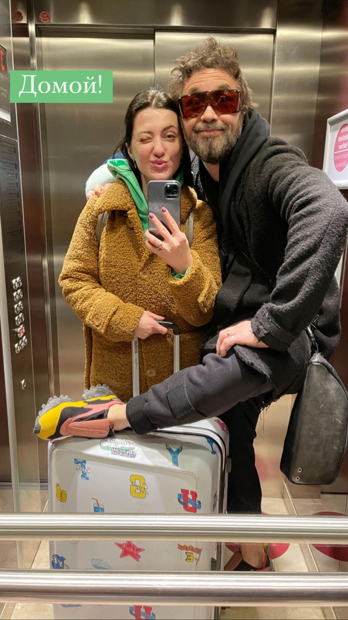 Сергей Бабкин показал, как выглядит после второй операции на глазах: он летит домой